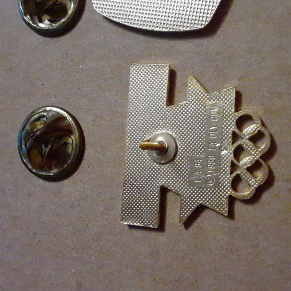 Los Angeles 1984 Olympic Collector Lapel Pins x 2 - Picture 2 of 6